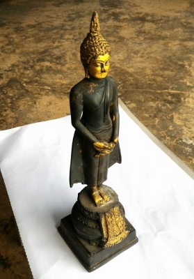 พระบูชาเก่า พระบ้านเก่าแท้ๆ ความสูง 11 นิ้ว ฐานกว้าง 3 นิ้ว ตามสภาพเลยครับ