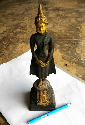 พระบูชาเก่า พระบ้านเก่าแท้ๆ ความสูง 11 นิ้ว ฐานกว้าง 3 นิ้ว ตามสภาพเลยครับ