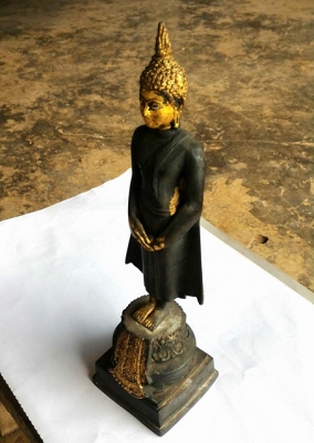 พระบูชาเก่า พระบ้านเก่าแท้ๆ ความสูง 11 นิ้ว ฐานกว้าง 3 นิ้ว ตามสภาพเลยครับ