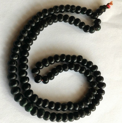 หลวงพ่ออุตตมะ เส้นที่2 สร้อยประคำ 108 เม็ด จุ่มรักดำ เงางามแห้งๆ สวยเก่าเก็บดีมาก งานทำมือล้วนๆ