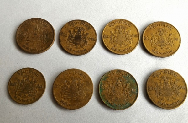 เหรียญห้าสิบสตางค์และเหรียญยี่สิบห้าสตางค์ ปี 2500 หายากแล้ว ปล่อยรวมเป็นชุดครับ