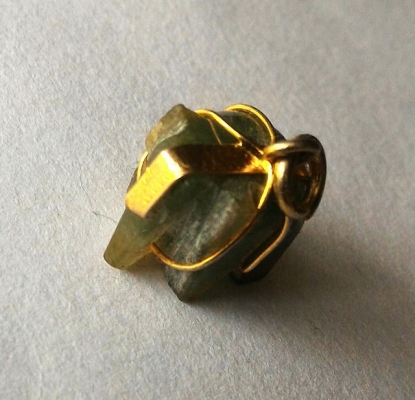 จี้ช้าง แกะจากหินหยกแท้ หุ้มทอง งานศิลปะยุคเก่า เสริมดวง เสริมมงคลให้ผู้ที่สวมใส่ดูมีบารมีและสง่างาม