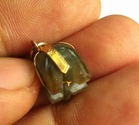 จี้ช้าง แกะจากหินหยกแท้ หุ้มทอง งานศิลปะยุคเก่า เสริมดวง เสริมมงคลให้ผู้ที่สวมใส่ดูมีบารมีและสง่างาม