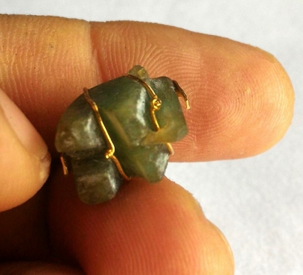 จี้ช้าง แกะจากหินหยกแท้ หุ้มทอง งานศิลปะยุคเก่า เสริมดวง เสริมมงคลให้ผู้ที่สวมใส่ดูมีบารมีและสง่างาม