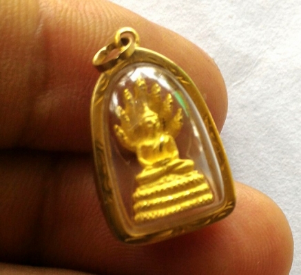 พระนาคปรกทองพ่นทราย กรอบทองคำแท้ งานยุคเก่า เหมาะเสริมดวงคนวันเสาร์ สายพญานาค งามมากๆ ราคาเบาๆ