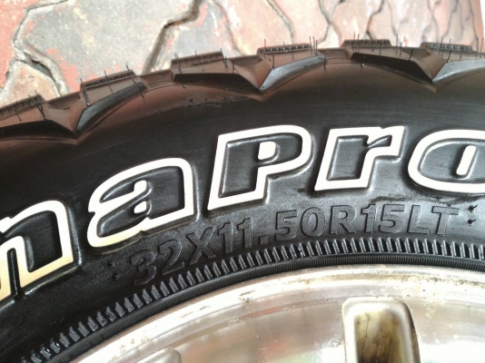 ขายยาง 32 ขอบ 15 เฉพาะยางครับ ขายยาง 32 ขอบ 15 เฉพาะยางครับ