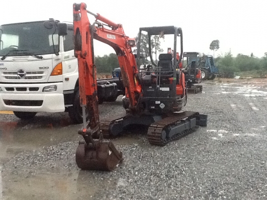 ขายแบคโฮคูโบต้าสภาพพร้อมใช้สนใจโทร0811534997