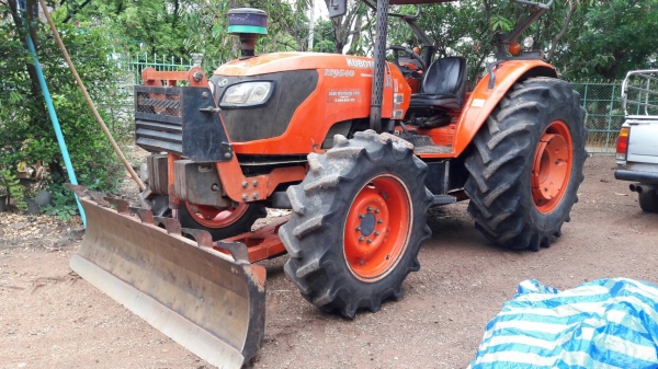 ขาย รถไถ KUBOTA M9540 ปี 52 สภาพสวยพร้อมใช้งาน เอกสารเล่มทะเบียนครบ อุปกรณ์มีผานดันหน้า และผาน 3 ราคาคุยกันได้ครับ