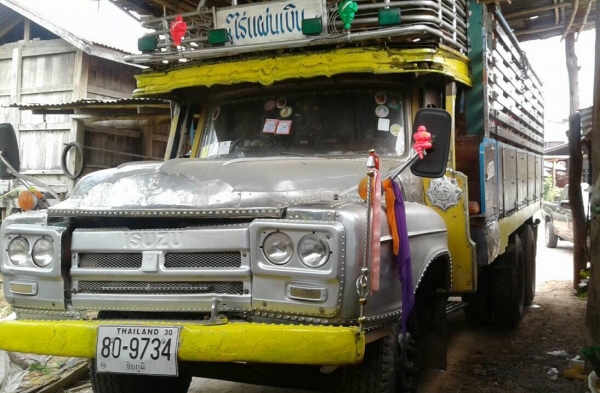 ขาย 10 ล้อ หัวยาวดั้ม ช่วงล่างใหญ่จัมโบ้ คัสซีสวยตลอดเส้น เครื่อง EH700 168 แรงม้า สโลว์กลาง พวงมาลัยพาวเวอร์ ทะเบียนพร้อมโอน