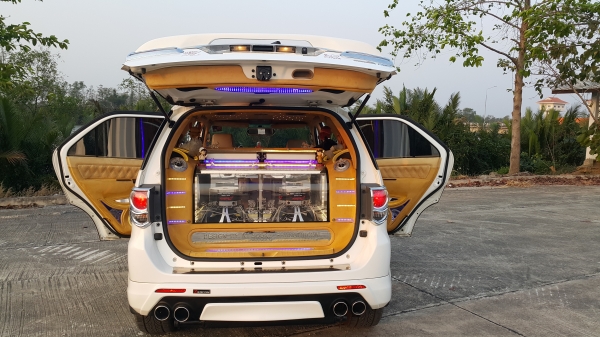 ขายรถ ฟอร์จูนเนอร์ เครื่อง 2700  (VIP)