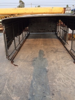 ขายด่วนกระบะไม้พร้อมโครงหลังคา