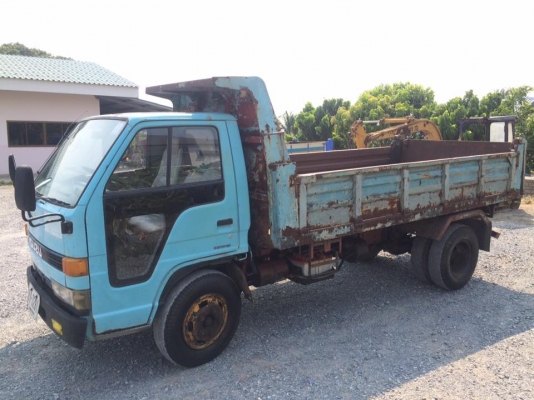 NKR 110 หัวปี๊บ รถห้าง ดั้ม ยาว4เมตร เกียร์สั้น เครื่องดีรถวิ่งใช้งานได้ปกติ ดั้มได้ปกติ ภายในสวย