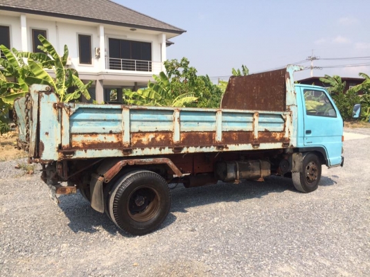 NKR 110 หัวปี๊บ รถห้าง ดั้ม ยาว4เมตร เกียร์สั้น เครื่องดีรถวิ่งใช้งานได้ปกติ ดั้มได้ปกติ ภายในสวย