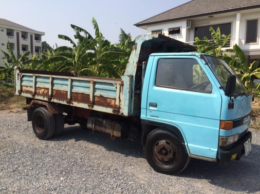 NKR 110 หัวปี๊บ รถห้าง ดั้ม ยาว4เมตร เกียร์สั้น เครื่องดีรถวิ่งใช้งานได้ปกติ ดั้มได้ปกติ ภายในสวย