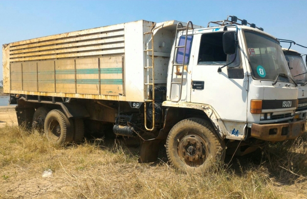 สิบล้อ อีซูซุ ร็อค FXZ13NFY วางเครือง 6SD1-270โบว์อินเตอร์ เกียร์อีตั้น ดั้มกะบะมีเนียม มีระบบลากจูง สภาพใช้งานได้ปกติ หมดงานวิ่งเลยจอด ทะเบียนพร้อมโอน