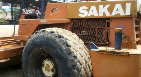 ขายด่วนครับ รถบด 2 ล้อเหล็กเรียบ  SAKAI เอกสารเล่มทะเบียน รถสวยพร้อมใช้งาน ครับ