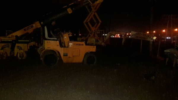 ดึก ดื่นแค่ไหน tractor-backhoe  จัดส่งให้ครับ ขอบคุณลูกค้ามาครับ อุดหนุน รถบดล้อยาง ไปใช้ที่จันทบุรี