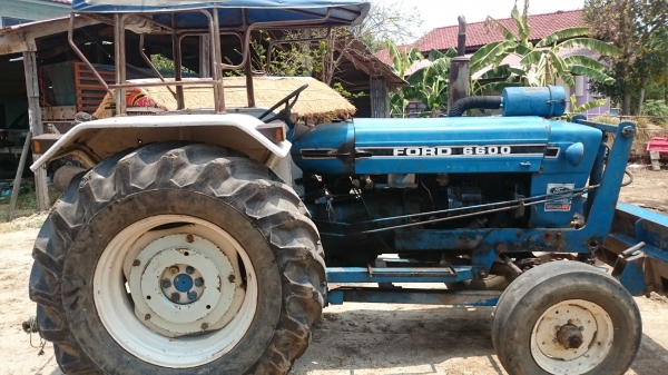 ขายรถไถฟอร์ด รวงข้าว 4 สูบ  พร้อมผานดันหน้า ผาน7