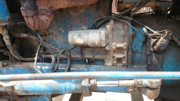 ขายรถไถฟอร์ด รวงข้าว 4 สูบ  พร้อมผานดันหน้า ผาน7