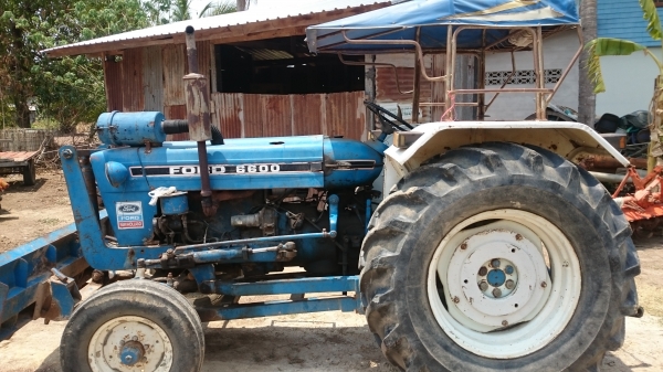 ขายรถไถฟอร์ด รวงข้าว 4 สูบ  พร้อมผานดันหน้า ผาน7
