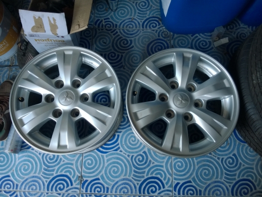 ล้อแม็ก Triton Plus 2วง สภาพเดิมๆไม่คดไม่ดุ้ง ราคาคู่ละ 2,500 บาท แยกวงละ 1,500 บาท สนใจติดต่อ 086-527-6902 ดูรับของท่าน้ำปิ่นเกล้า