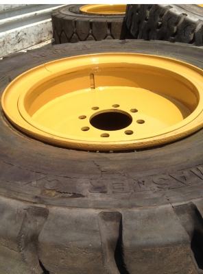 ขายถูก..ยางตัน+กะทะล้อ รถตัก KOMATSU 507