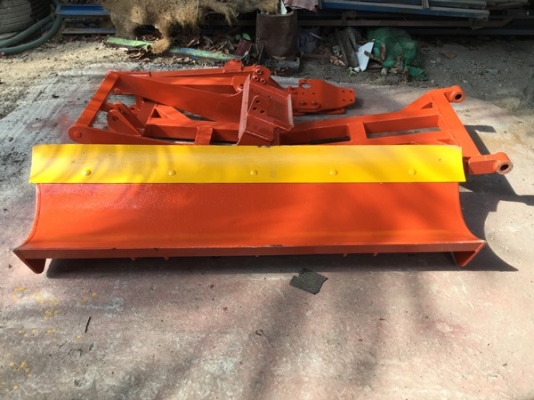 ขายใบมีดดันหน้าตราช้าง สำหรับ Kubota L3608 ขายใบมีดดันหน้าตราช้าง สำหรับ Kubota L3608