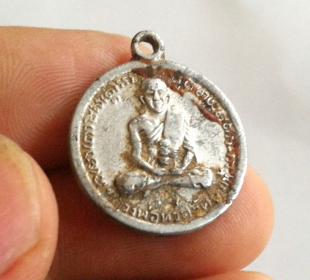 หลวงปู่ทวดเนื้ออลูมิเนียมขาปิ่นโต รุ่นไหว้ครู ปี05 เก่าสวย พิธีดีและจุดประสงค์ดี หายากแล้วสร้างน้อยครับ มีประสบการณ์ดีสุดยอด