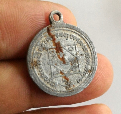 หลวงปู่ทวดเนื้ออลูมิเนียมขาปิ่นโต รุ่นไหว้ครู ปี05 เก่าสวย พิธีดีและจุดประสงค์ดี หายากแล้วสร้างน้อยครับ มีประสบการณ์ดีสุดยอด