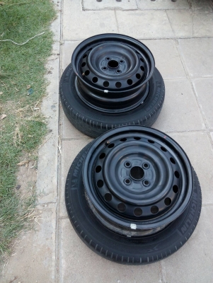 กะทะล้อขอบ 15 ขนาด 4 รู  พร้อมยางมี 2  ล้อ tel.081-4273941 ไอดีไลน์ 0814273941