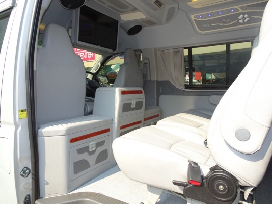 HIACE COMMUTER 2.5D4D MT ปี 2010 โทร 098-919-0195 ดาวค่ะ