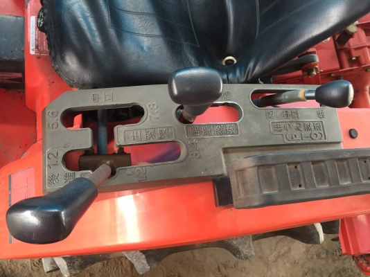 ขายรถไถนั่งขับ ขับเคลื่อน4ล้อ (4WD)เก่าญี่ปุ่นยี่ห้อยันม่าร์รุ่นke-2ขนาด12.5แรงม้าสภาพสวยมากๆใช้มาแค่300กว่าชั่วโมง