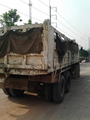 ขายกะบะเหล็ก 10ล้อดั้ม สภาพดี สีไม่สวย (ถอดลงจาก  มิตซูไอ้หลง) ยาว6ม.พร้อม กระบอกดั้มและอุปกรณ์  ราคา95,000 บาท ศุภากร 081-1903107, 081-4252943