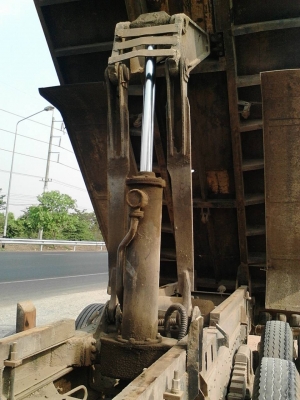 ขายกะบะเหล็ก 10ล้อดั้ม สภาพดี สีไม่สวย (ถอดลงจาก  มิตซูไอ้หลง) ยาว6ม.พร้อม กระบอกดั้มและอุปกรณ์  ราคา95,000 บาท ศุภากร 081-1903107, 081-4252943