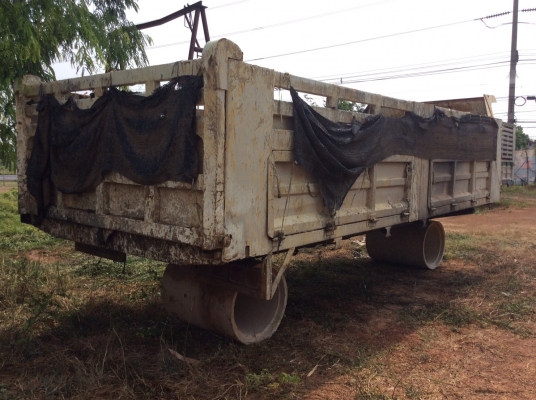 ขายกะบะเหล็ก 10ล้อดั้ม สภาพดี สีไม่สวย (ถอดลงจาก  มิตซูไอ้หลง) ยาว6ม.พร้อม กระบอกดั้มและอุปกรณ์  ราคา95,000 บาท ศุภากร 081-1903107, 081-4252943