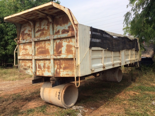 ขายกะบะเหล็ก 10ล้อดั้ม สภาพดี สีไม่สวย (ถอดลงจาก  มิตซูไอ้หลง) ยาว6ม.พร้อม กระบอกดั้มและอุปกรณ์  ราคา95,000 บาท ศุภากร 081-1903107, 081-4252943