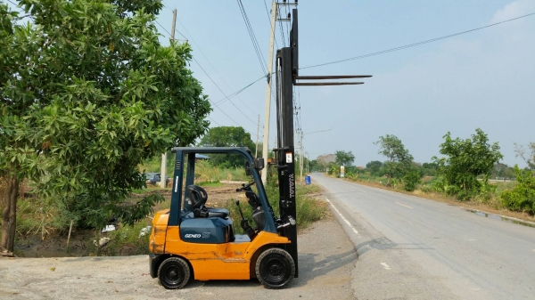 ขายด่วนรถยก TOYOTA 7FG15ยก1.5ตันเสาสูง3เมตรยางตัน4เส้นรถนอกยังไม่เคยใช้งานในเมืองไทยเลย=รุ่นใหม่ขายถูกๆๆ