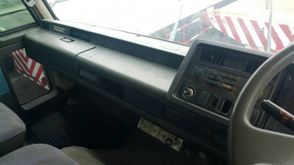 ขายหัวลากนิสสัน2เพลา320แรงรถห้าง