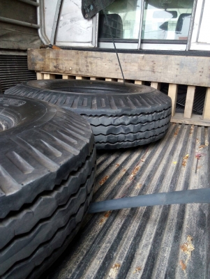 7.50-15 ปี2016  BRIDGESTONE พร้อมยางใน ยางยังใหม่ๆ ยังไม่ใช้งานหนัก มี 2 เส้น tel.081-427-3941 ไอดีไลน์ 0814273941