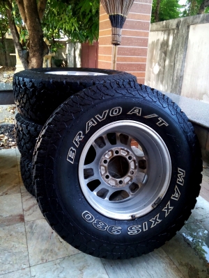ยางmaxxis AT 980 ขนาด 31x10.5R15 ปี13พร้อมแม๊กซ์ 4x4แท้ของTOYOTA