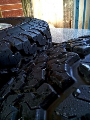 ยางmaxxis AT 980 ขนาด 31x10.5R15 ปี13พร้อมแม๊กซ์ 4x4แท้ของTOYOTA