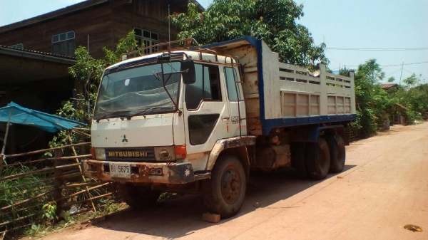 FN527 m-a 6d16  ดั้มพ์2เพลาเครื่องนิ่ม พ.เวอร์แอร์หนาว .เพลาบุ๋มดุมจีบ.ซีสวย ยางดีสิบเส้นพร้อมโอนครับ