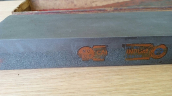 ขายหินลับมีดตราคนป่า Made in England.รุ่นเก่ามากๆ ขายหินลับมีดตราคนป่า Made in England.รุ่นเก่ามากๆ