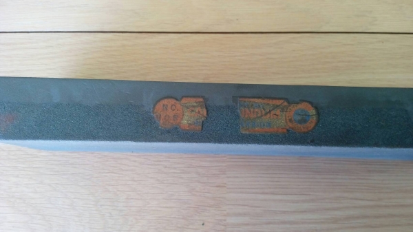 ขายหินลับมีดตราคนป่า Made in England.รุ่นเก่ามากๆ ขายหินลับมีดตราคนป่า Made in England.รุ่นเก่ามากๆ