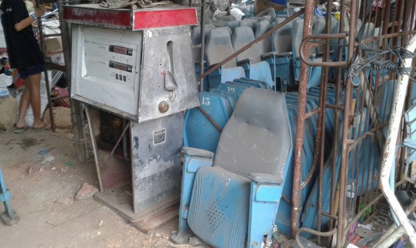 ขายตู้น้ำมันเก่าเอาใว้แต่งบ้านแต่งโรงรถครับ