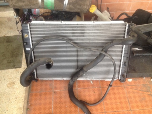 หม้อน้ำ FORD ESCAPE ท่อยางครบๆไม่มีตัดเก่าญี่ปุ่นเเท้สภาพสวย