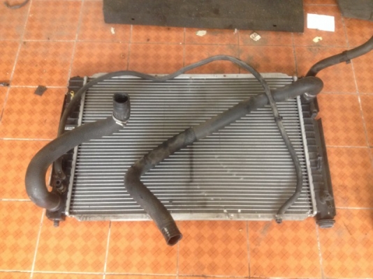 หม้อน้ำ FORD ESCAPE ท่อยางครบๆไม่มีตัดเก่าญี่ปุ่นเเท้สภาพสวย