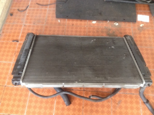 หม้อน้ำ FORD ESCAPE ท่อยางครบๆไม่มีตัดเก่าญี่ปุ่นเเท้สภาพสวย