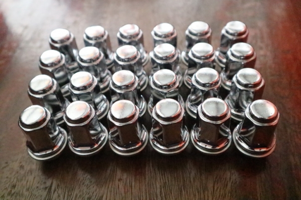 น็อตล้อ toyota แท้ศูนย์ ถอดรถป้ายแดง 24 ตัว 750 น็อตสวยไม่มีบิ่นไม่มีสนิมเกรียวดีทุกตัวค่ะ