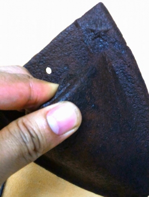 ผานไถนาตัวที2 ตราดาวนูนมุมบนซ้าย เนื้อโลหะหล่อเก่า มี 2 ตอน ใช้ยึดติดกับคันไถ หนักมาก หายากครับ ถือว่าเป็นของมงคล มักนำไปหลอมสร้างพระเครื่อง